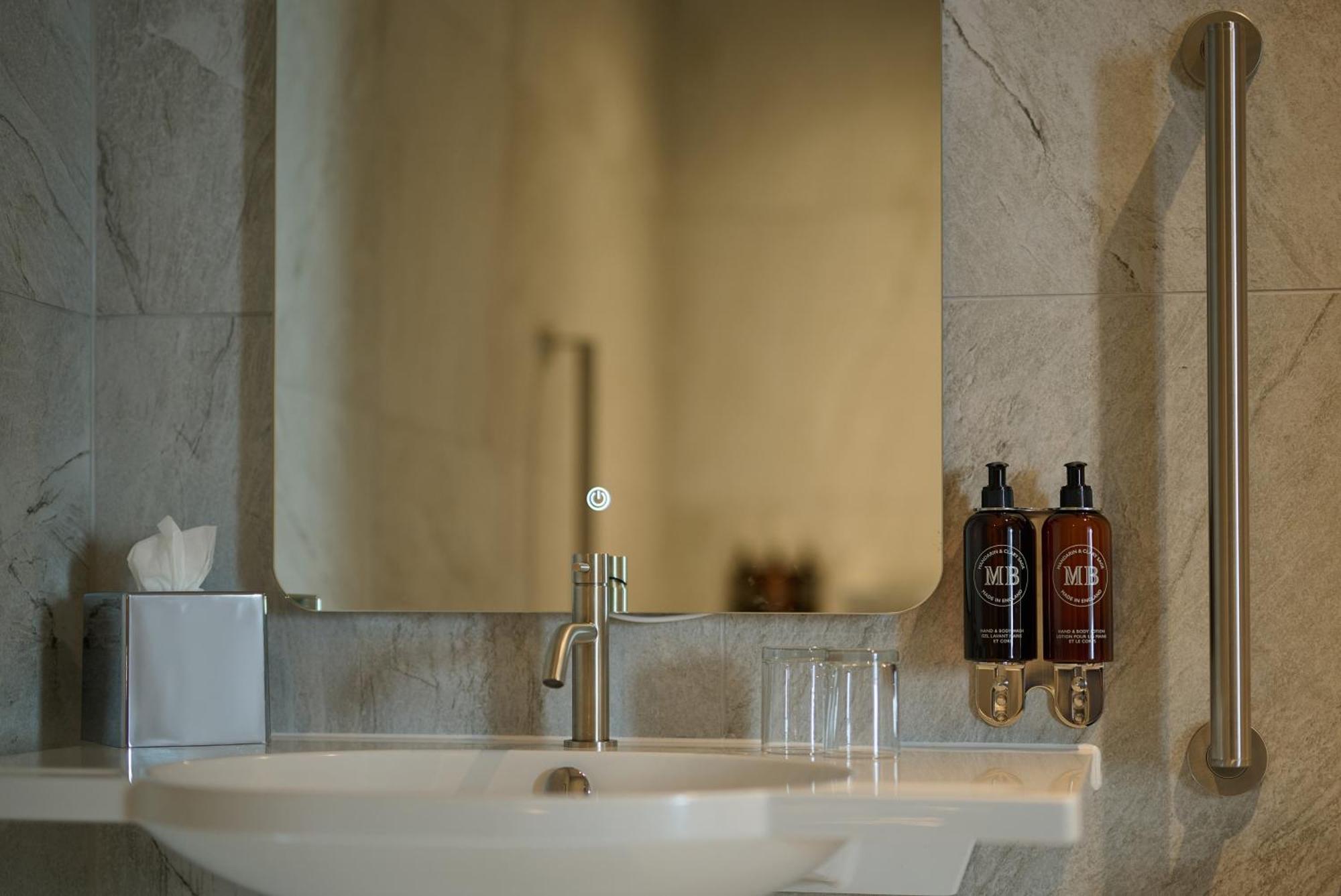 Отель The Resident Edinburgh - Newly Open Экстерьер фото