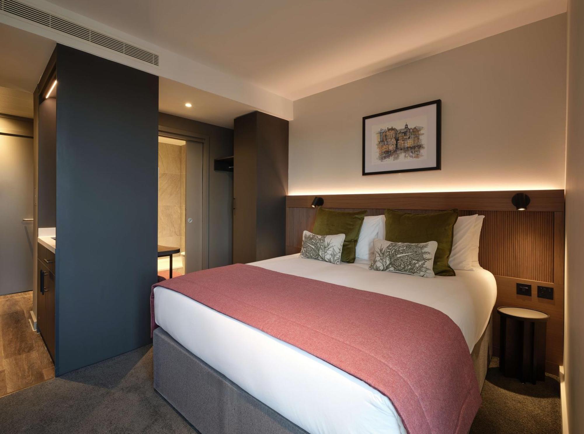 Отель The Resident Edinburgh - Newly Open Экстерьер фото